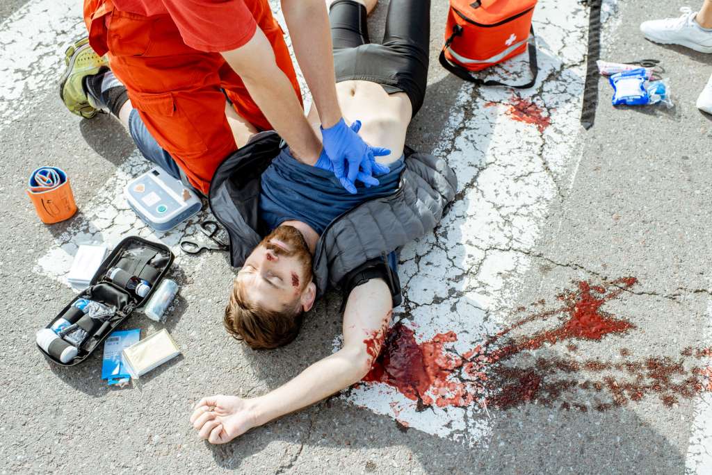 Cómo un abogado de lesiones personales puede ayudarlo a reclamar después de un accidente de motocicleta con un conductor distraído